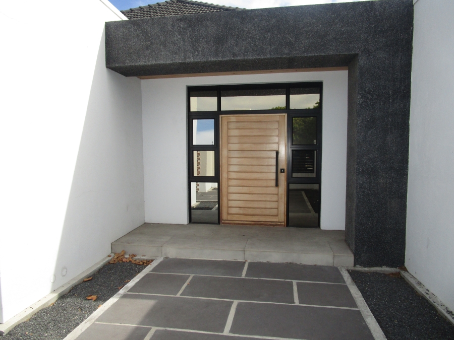 5 Bedroom Property for Sale in Lansdowne Western Cape